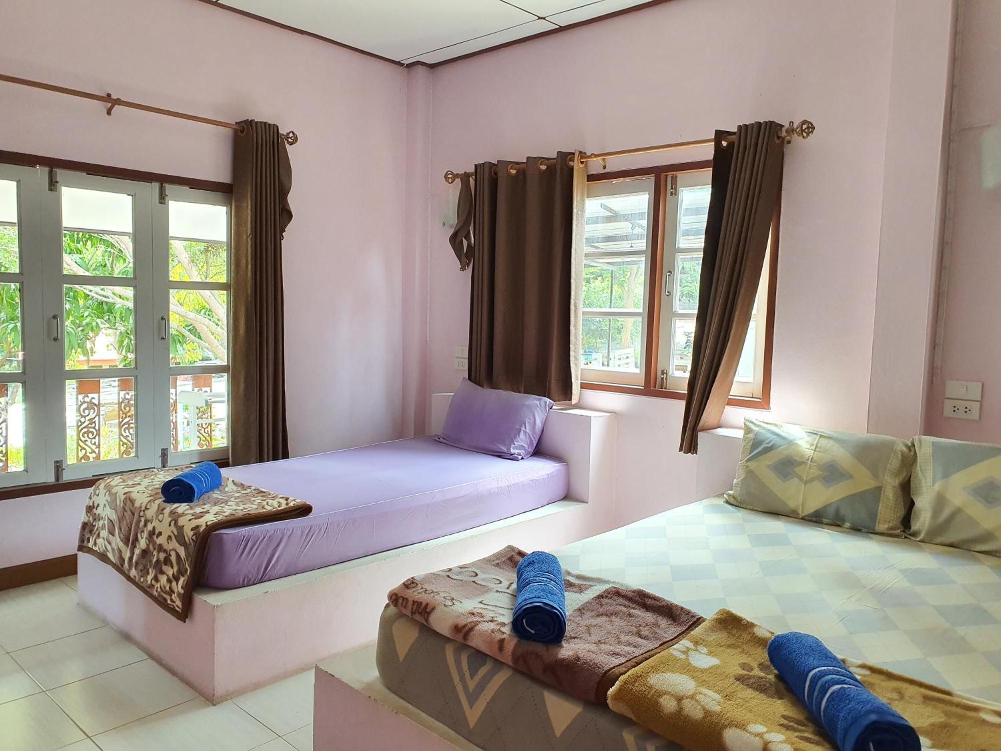 Benjaporn Bungalow Ko Si Chang Cameră foto